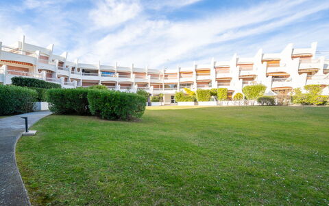 Port Camargue 130: Cloud, Sky, Plant, Daytime, Property, Building, Land Lot, Grass, Urban Design, Condominium