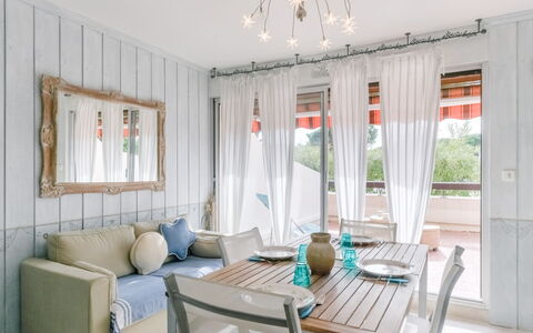 Le Méridien: Room, Property, Interior Design, Furniture, Building, Living Room, House, Ceiling, Curtain, Real Estate