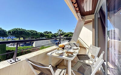 Accommodation:&nbsp;Le Méridien 208.2