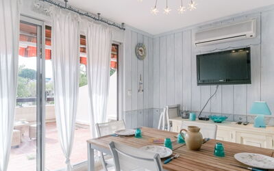 Accommodation:&nbsp;Le Méridien 208.1