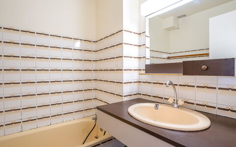 Les Marinas de la Plage Ii: Bathroom, Property, Room, Interior Design, Tile, Architecture, Tap, Building, Wall, House