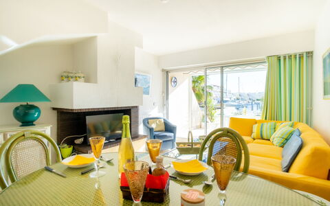 Hélios: Room, Yellow, Green, Interior Design, Property, Furniture, Living Room, Home, Building, House