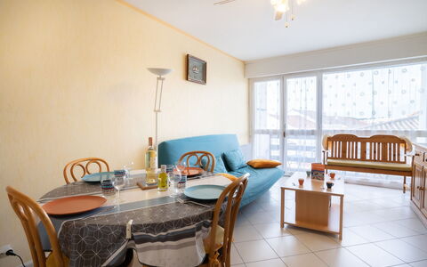 Hippocampe: Room, Property, Furniture, Interior Design, Building, Real Estate, Table, House, Floor, Yellow