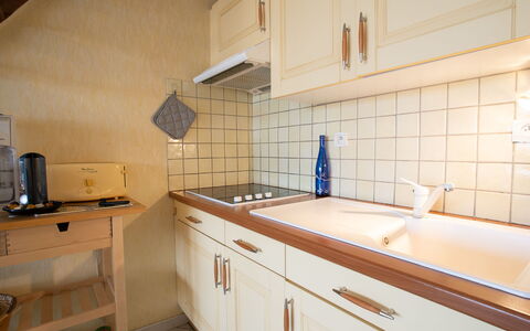 Hippocampe: Property, Room, Kitchen, Countertop, Cabinetry, Furniture, Tile, Building, Sink, Interior Design