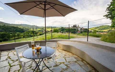 Di Sara: Umbrella, Property, Shade, Real Estate, Patio, Building, Architecture, Home, House, Fashion Accessory