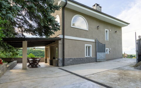 Di Sara: Property, House, Building, Home, Real Estate, Architecture, Residential Area, Facade, Estate, Roof