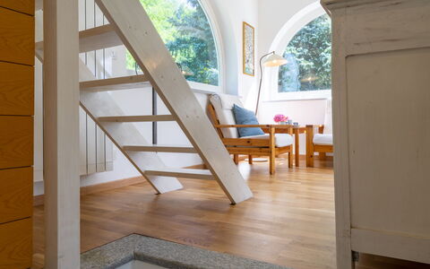 Di Sara: Stairs, Property, Room, House, Building, Home, Floor, Daylighting, Real Estate, Interior Design