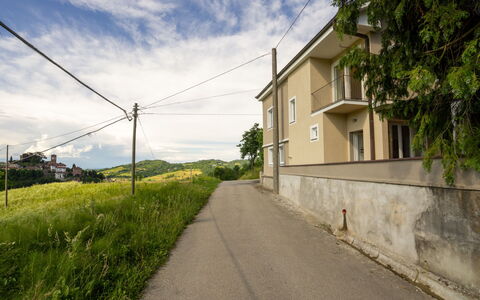Di Sara: Residential Area, Property, Road, Neighbourhood, Sky, House, Town, Land Lot, Real Estate, Rural Area