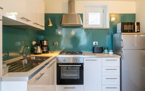 Di Sara: Countertop, Cabinetry, Kitchen, Room, Furniture, Property, Turquoise, Green, Interior Design, Kitchen Stove