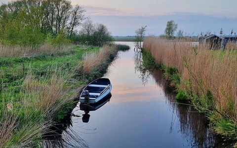 Natuurlijk de Veenhoop: Water, Cloud, Sky, Plant, Water Resources, Natural Landscape, Tree, Watercourse, Horizon
