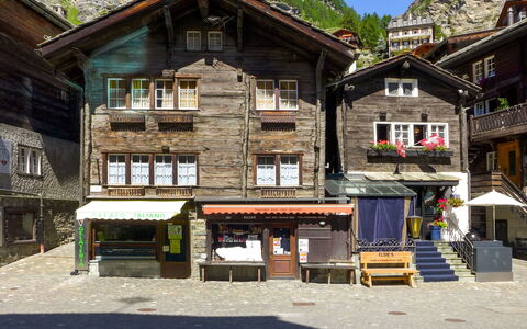 Galaxy Lodge: Building, House, Property, Town, Architecture, Neighbourhood, Home, Tourism, Wood, Roof