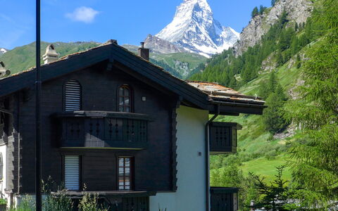 Haus Chatillon: Mountainous Landforms, Mountain, Mountain Range, Alps, House, Property, Natural Landscape, Building, Architecture, Hill Station