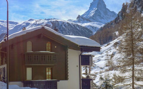 Haus Chatillon: Mountain, Mountainous Landforms, Snow, Winter, Mountain Range, Alps, Property, Geological Phenomenon, Sky, Hill Station