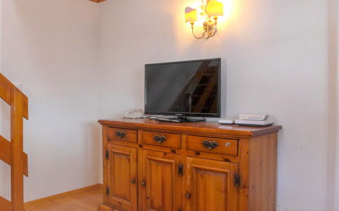 Zermatt 79: Furniture, Property, Room, Interior Design, Cabinetry, Chest Of Drawers, House, Building, Wood Stain, Sideboard