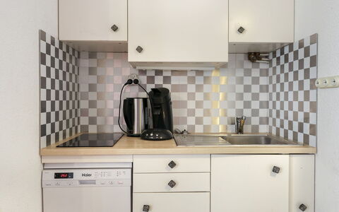 Le Lagon Bleu: Cabinetry, Kitchen Sink, Countertop, Furniture, Plumbing Fixture, Tap, Sink, Kitchen Stove, Kitchen Appliance, Kitchen