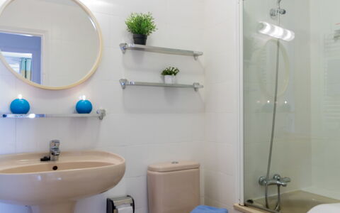 Caballito de Mar: Bathroom, Room, Property, Plumbing Fixture, Interior Design, Wall, Bathroom Accessory, Tap, Toilet, Tile