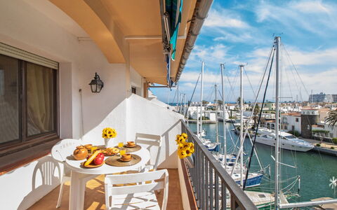 Caballito de Mar: Property, Luxury Yacht, Yellow, Deck, Balcony, Boat, Room, Sky, Real Estate, Vacation