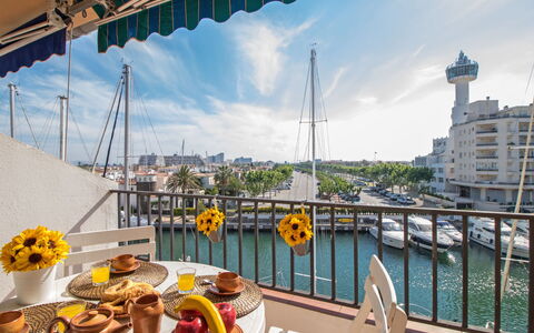 Caballito de Mar: Yellow, Vacation, Meal, Restaurant, Tourism, Real Estate, Breakfast, Resort, Building, Leisure