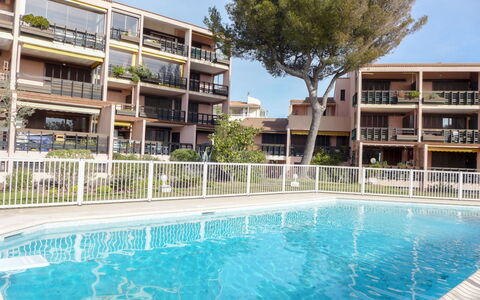 Saint Aygulf 104: Swimming Pool, Property, Resort, Building, Real Estate, House, Condominium, Leisure, Water, Apartment
