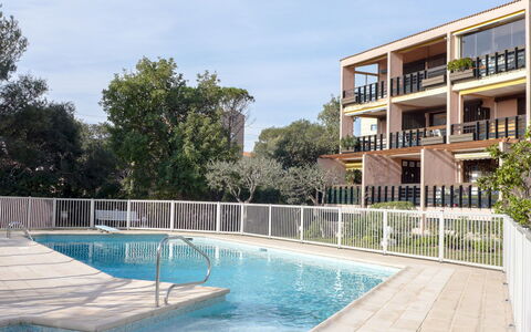 Saint Aygulf 104: Water, Plant, Sky, Daytime, Property, Building, Cloud, Azure, Swimming Pool, Tree