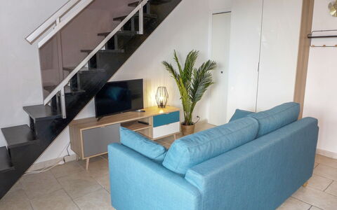 Saint Aygulf 104: Furniture, Property, Couch, Plant, Houseplant, Comfort, Interior Design, Living Room, Building, Floor