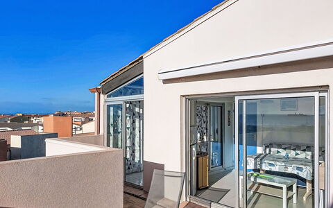 Amourêva: Shade, Metal, Balcony, Design, Daylighting, Window Covering, Aluminium, Houseplant, Awning, Window Treatment