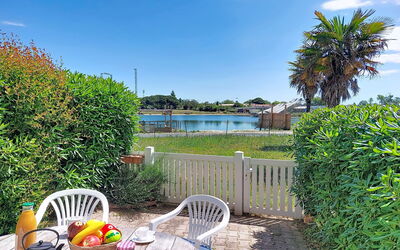Cap D'Agde 315: Furniture, Shrub, Garden, Outdoor Furniture, Shade, Outdoor Table, Chair, Patio, Backyard, Yard