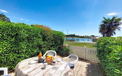 Cap D'Agde 315: Furniture, Shrub, Garden, Outdoor Furniture, Shade, Outdoor Table, Chair, Patio, Backyard, Yard