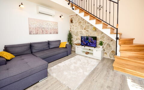 Lara: Couch, Interior Design, Wood, Living Room, Stairs, Floor, Comfort, Flooring, Hardwood, Studio Couch