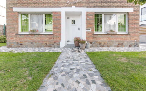 Villa Martinella: Building, Window, Plant, Property, Door, House, Road Surface, Architecture, Brickwork, Land Lot