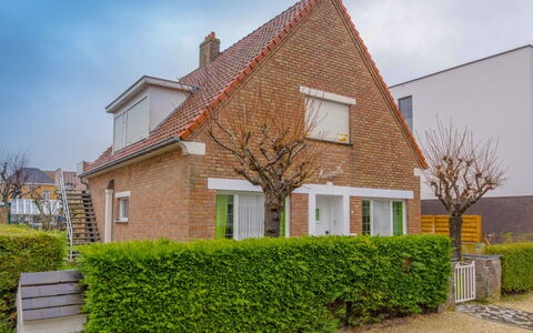 Villa Martinella: Plant, Sky, Building, Window, Land Lot, Cloud, Architecture, House, Tree, Brick