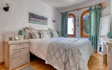 Los Lagos: Bedroom, Furniture, Bed, Room, Property, Bed Sheet, Bedding, Bed Frame, Floor, Mattress