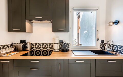 Le Clos St Colomban: Countertop, Cabinetry, Kitchen, Room, Furniture, Property, Interior Design, Sink, Tile, Drawer