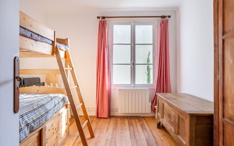 Sunny Lodge: Building, Wood, Textile, Interior Design, Architecture, Flooring, Ladder, Floor, Wood Stain