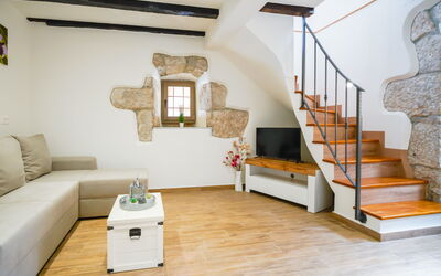 Accommodation:&nbsp;Ema 406.1