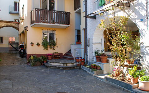 Ca' Dal Pio: Property, Building, Courtyard, Neighbourhood, Cobblestone, Real Estate, House, Patio, Backyard, Home
