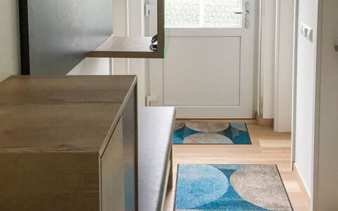 Kleine Möwe: Room, Floor, Property, Furniture, House, Interior Design, Building, Flooring, Tile, Home