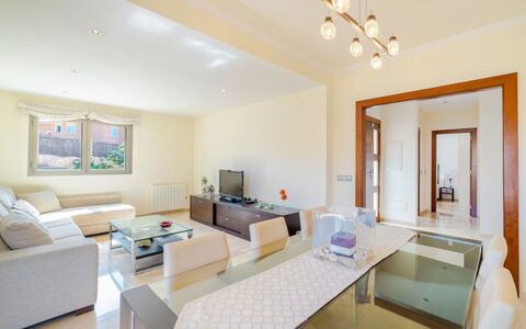 Son Jil: Table, Furniture, Couch, Picture Frame, Lighting, Interior Design, Wood, Living Room, Flooring, Mirror