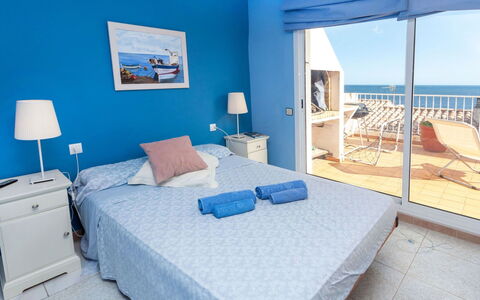 El Niu: Bedroom, Room, Furniture, Bed, Property, Bed Sheet, Blue, Azure, Suite, Bedding