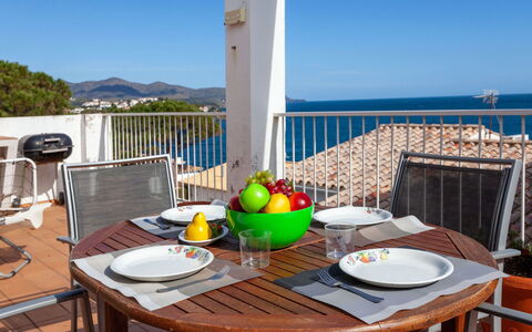 El Niu: Property, Room, Vacation, Balcony, Furniture, Azure, Table, House, Building, Real Estate