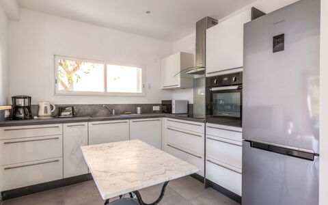 Mont des Oiseaux: Countertop, Property, Furniture, Room, Cabinetry, Interior Design, Kitchen, Building, Floor, Ceiling