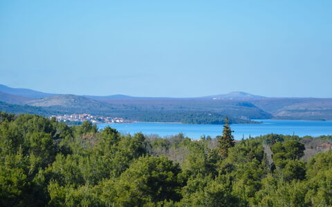 Dalmacia: Sky, Vegetation, Highland, Blue, Wilderness, Lake, Tree, Loch, Hill, Sea