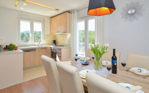 Dalmacia: Room, Property, Interior Design, Furniture, Dining Room, Building, Yellow, Table, House, Home