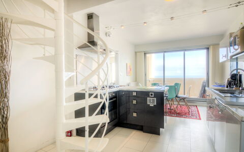 Cap D'Agde 960: Cabinetry, Kitchen Sink, Countertop, Sink, Tap, Kitchen Appliance, Kitchen, Wood, Window, Kitchen Stove