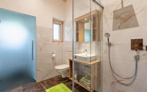 Chalet Spatn: Bathroom, Room, Property, Interior Design, Building, House, Floor, Real Estate, Tile, Architecture