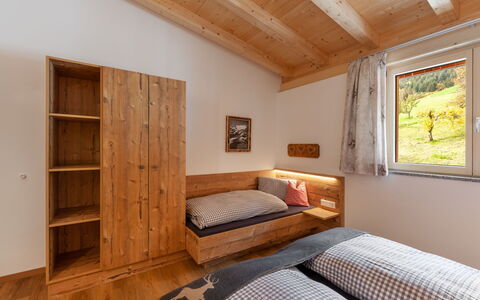 Chalet Spatn: Room, Furniture, Bedroom, Property, Ceiling, Bed, Wood Flooring, Interior Design, Bed Frame, Hardwood