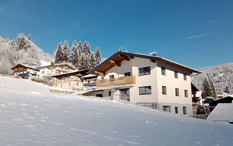 Sonnseit Living: Sky, Building, Snow, Mountain, Cloud, Azure, House, Window, Slope, Tree