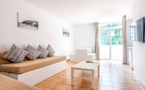 Accommodation:&nbsp;Neighbours Beach 100.5