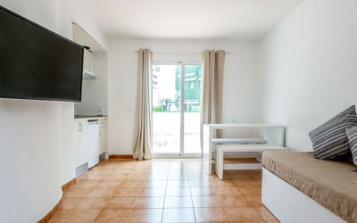 Accommodation:&nbsp;Neighbours Beach 100.7