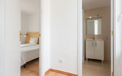 Accommodation:&nbsp;Neighbours Beach 100.5